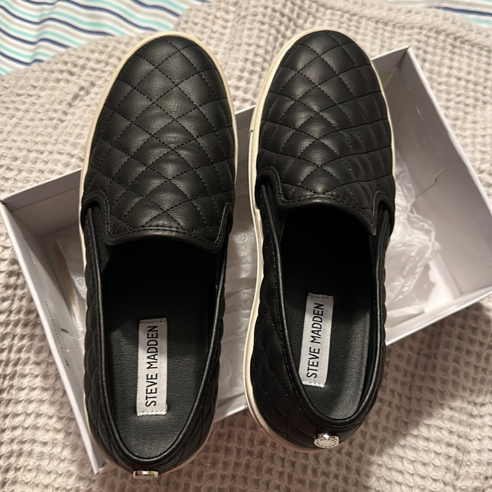 Women’s Steve Madden shoe, size 8.5, new without tags